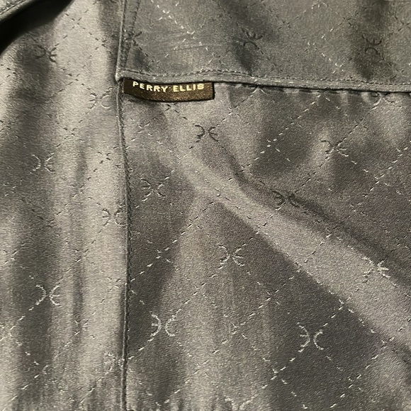 PERRY ELLIS ⭐️ 100%silk pajama top - Picture 4 of 7